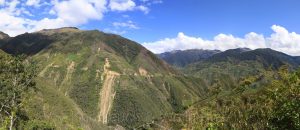 Yunga-Höhenzone zwischen Huachón und Oxapampa, Peru